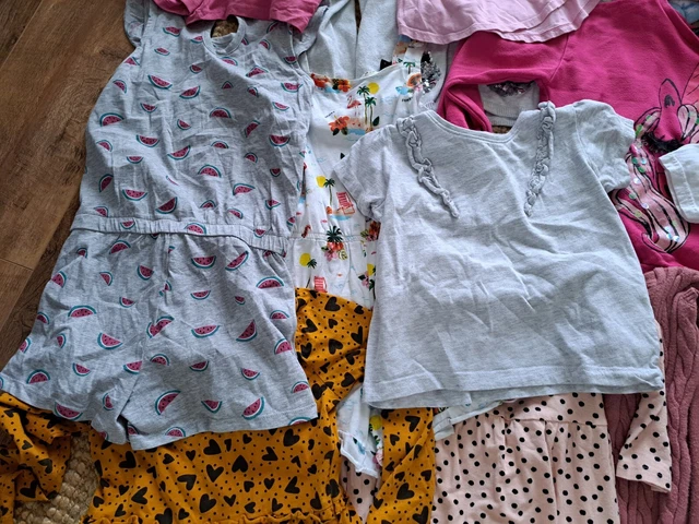 Huge BUNDLE of GIRLS CLOTHES age 5-6 years TSHIRTS leggings robe, jumpers 6