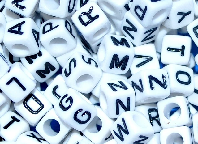 50 Perles Cubes Alphabet Blanc 7mm - Lettres A à Z - Pour Création Bijoux Et DIY