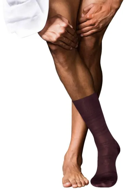 Falke Pour des hommes Highshine Rayé Soie Chaussettes - Bourgogne