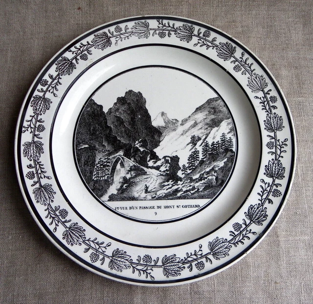 Ancienne assiette en faïence fine de Choisy le roi à légende satyrique