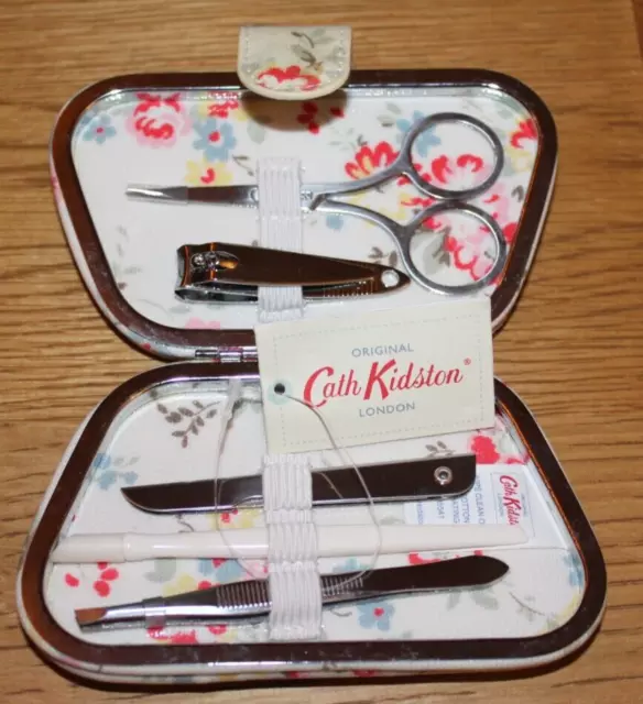Cath Kidston Set Manicure In Custodia Con Cattura Magnetica (Ideale Regalo Natalizio