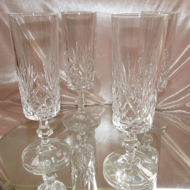 Série de 4 flûtes à champagne en cristal taillé Arques modèle William