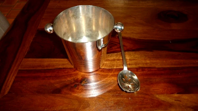 Cafetière ancienne en métal argenté poinçon minerve (D'occasion) à