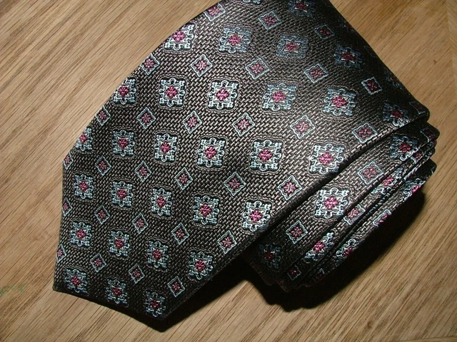 New Wot David Donahue Tie 100% Silk Hand Made In Usa Gray Blue Geometric #530