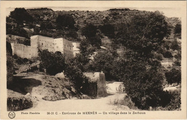 CPA AK MAROC Env. de MEKNES Un village dans le Zerhoun Flandrin (38290)
