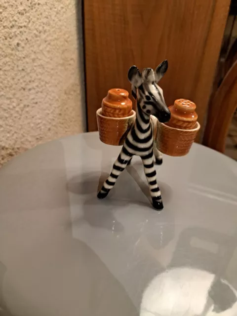 Saliere Et Poivrier Zebre En Porcelaine De Western Germany