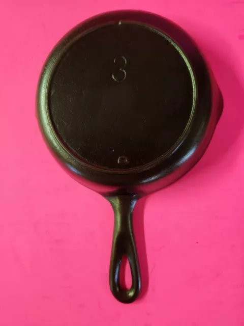 Vintage OLD LODGE No. 3 SKILLET,  Single Notch with Heat Ring,   RESTORED - FLAT