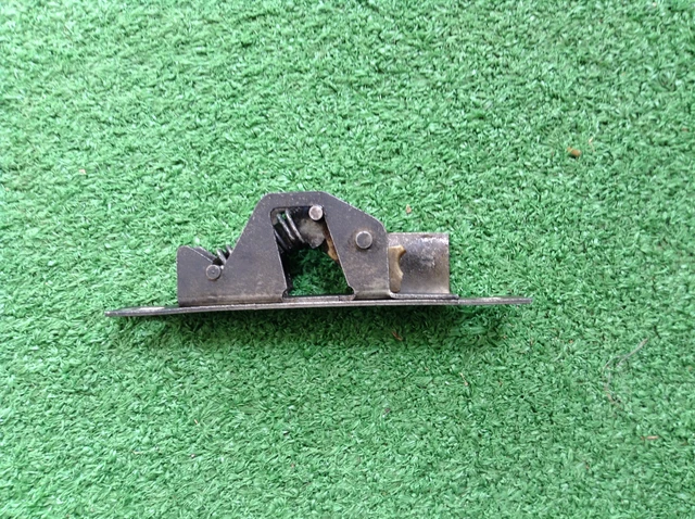 Deutz DX 4.50 Haubenverschluss links
