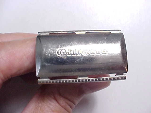 1930s VINTAGE GILLETTE CHROME RAZOR WITH SHORT HANDLE IN BEAUTIFUL CONDITION. 3