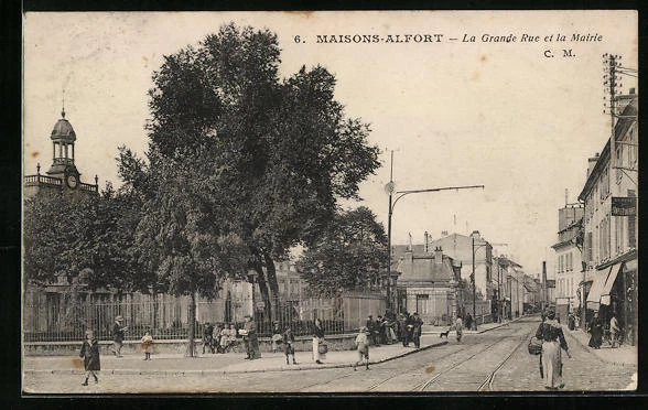 CPA Maisons-Alfort, la Grande Rue et la Mairie