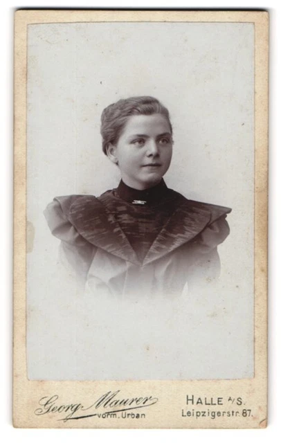 Fotografie Georg Maurer, Halle a /S., Leipzigestr. 87, Junge Dame im modischen