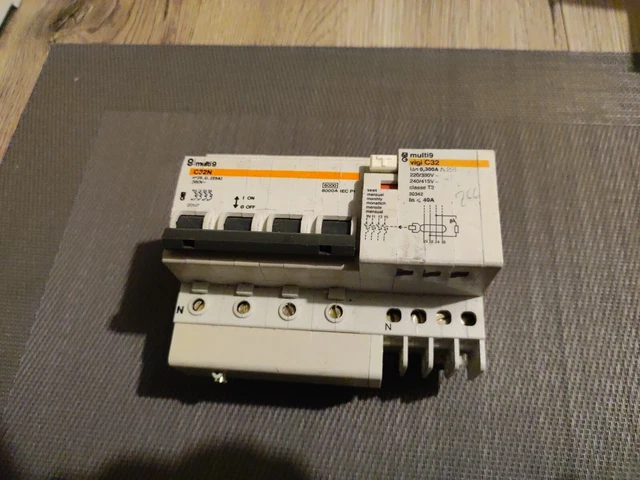 Lot De 5 Disjoncteurs Merlin Gerin C32 2P 32A – Réf 23695 – Occasion Bon état