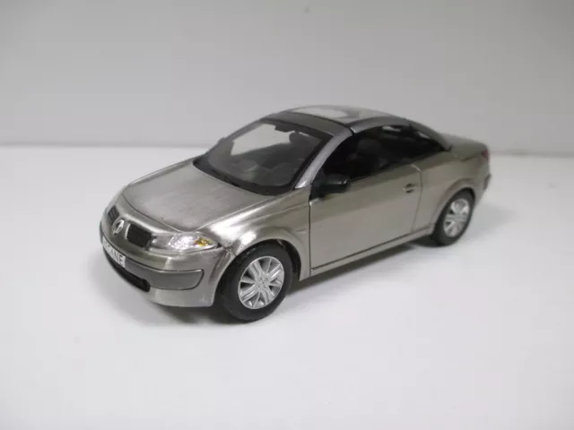 RENAULT MEGANE CC Coupé Cabriolet Chrome / Alu Poli de 2003 par NOREV 1/43