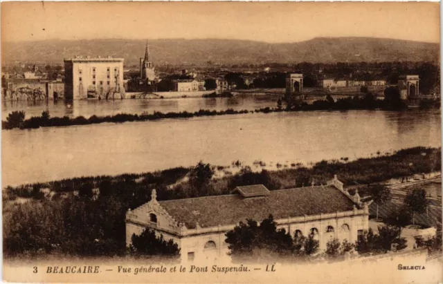 CPA BEAUCAIRE - Vue générale et le Pont Suspendu (459114)