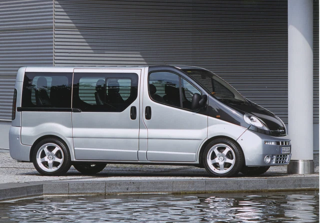 Opel Vivaro Business Pressefoto 2002 9/02 press photo 21x14,5 cm Foto