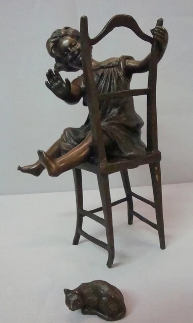 Estatua Gato Hija Art Deco Estilo Art Nouveau Estilo Bronce sólido Firmado