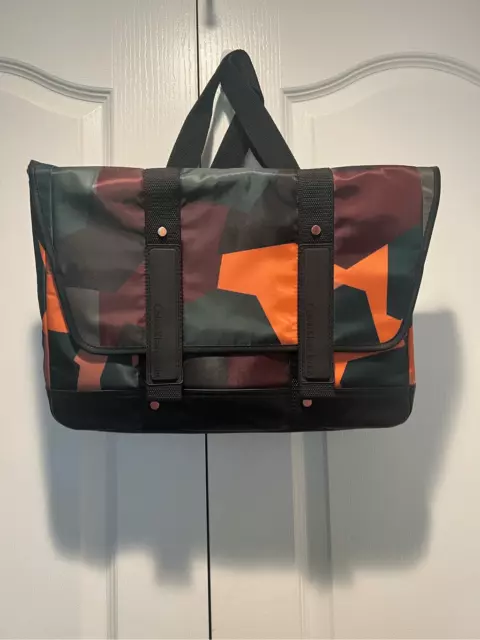 Calvin Klein camouflage-print duffle Messenger Bag