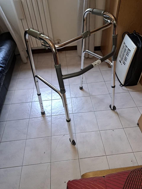 novam-girello-deambulatore-pieghevole-per-anziani-e-disabili-con