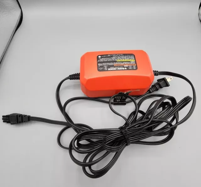 Black & Decker - mower battery charger - model HT70151 - Out 26V