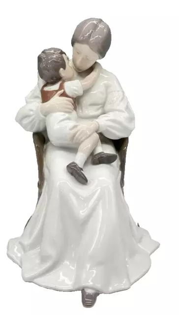 B&G Bing & Grondahl  Large Porcelain Figurine "Mother's Love" #1552