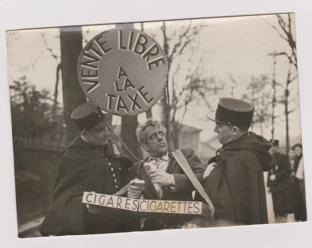 Photo ancienne 🎞️ Soldats allemands posent avec civils français en 1940