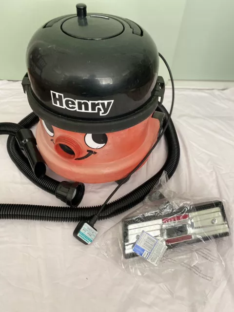 HENRY HOOVER 1200w max 1000w IEC HVR 200-22  New  hose ,head.PAT &  9lt bucket