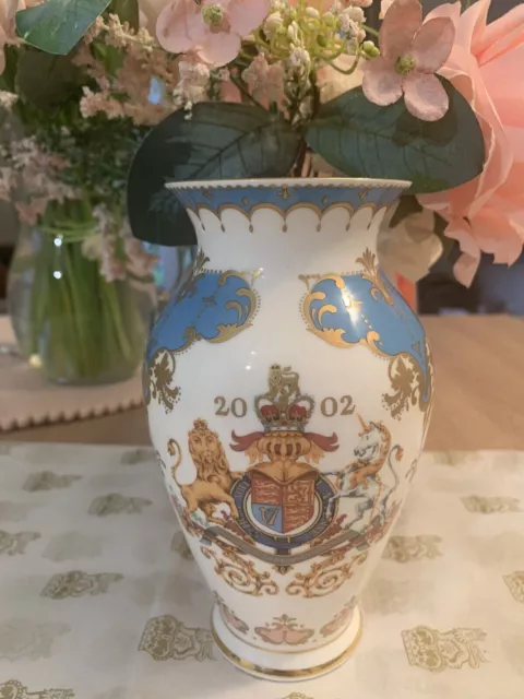 Royal Collection Trust Queen Elizabeth II Golden Jubilee cup Vase Fine China