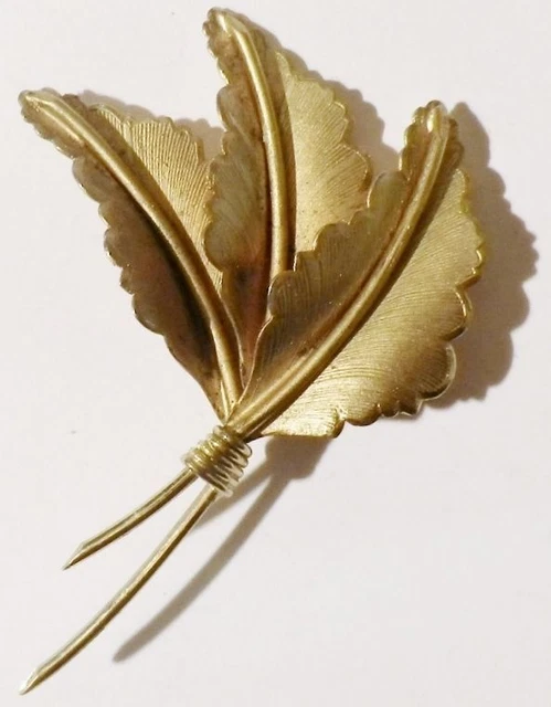 Broche Bijou Vintage En Forme De Longue Feuille/plume - Finition Striée Et Dorée - Réf. 3460