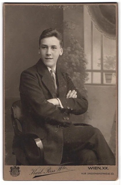 Fotografie Karl Riss Witwe, Wien, Dresdnerstrasse 53, Portrait junger Herr im A