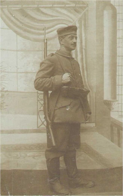 Soldatenportrait mit Gewehr, Infanerie-Regiment 106, Foto-Feldpostkarte