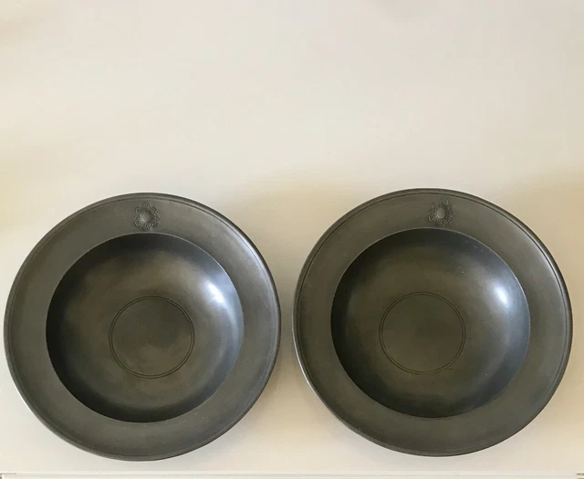 PIATTI COPPIA IN peltro inizio novecento stemma di nobile famiglia Piemontese EUR 25,00 PIATTI COPPIA IN peltro inizio novecento stemma di nobile famiglia Piemontese EUR 25,00