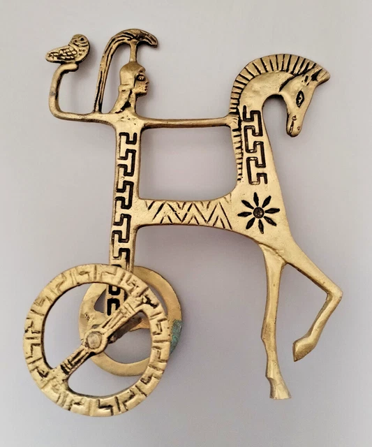 Broche Ancienne En Métal Argenté - Gladiateur Sur Char Romain - Environ 3 Cm - XXe Siècle