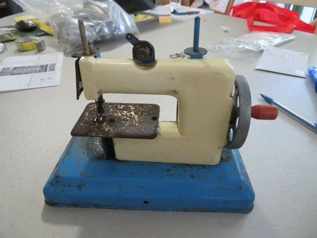 Petite Machine à Coudre Enfant – Fonte – Jouet Ancien – Époque 1900