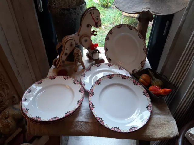 8 Assiettes Plates Moulin des Loups et Hamage Orchies Modèle clochettesT.de fer