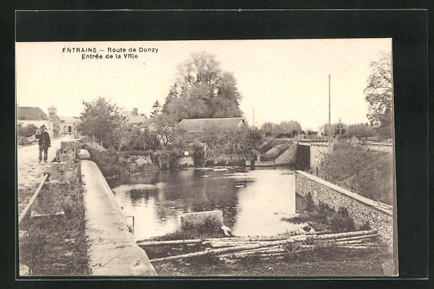 CPA Entrains, Route de Donzy, Entrée de la Ville