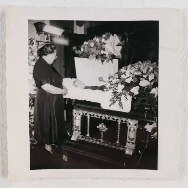 Open Casket Man's Funeral Photo 1940s Post Mortem Mourning Flowers Vintage A1285