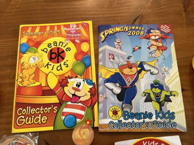 Beanie Kids 2 collector’s guides, badges, balls, frisbees 2