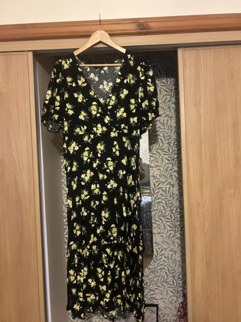New Look Black floral puff sleeve midi wrap dress Size 14