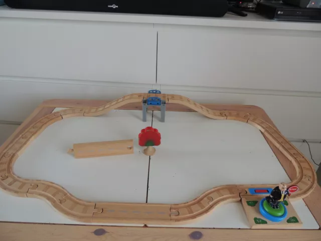 Circuit de train / locomotive en bois  Thomas et ses amis - TBE