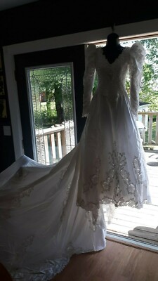 Unknown Brand ~Vintage Gorgeous Wedding Dress White Long Train Small 0-2
