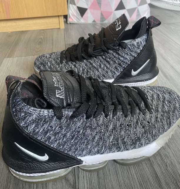 Chaussure de basket online lebron 16