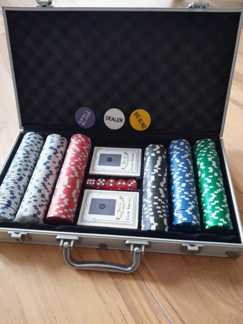 Pokerkoffer mit 300 Chips