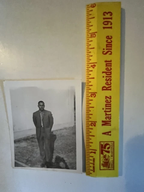 1940s VINTAGE PHOTO OF AFRICAN AMERICAN MAN DRESSED IN SUIT 👀LQQK👀
