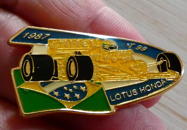 Pins Rare F1 Ayrton Senna - Casque Sur Fond Doré - MFS - Petit Format