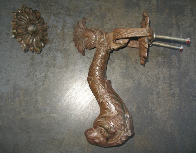 Magnifique et très gros heurtoir de porte, marteau, dauphin.