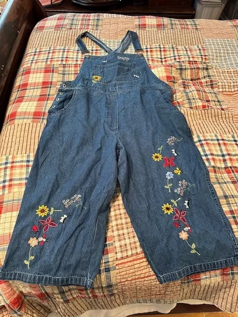 AGAPO DENIM BIB Overalls M Floral Embroidered Capri Boho Hippie
