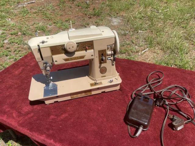 THE SINGER MANUFACTURING Model 66-16 Sewing machine w/case $50.00
