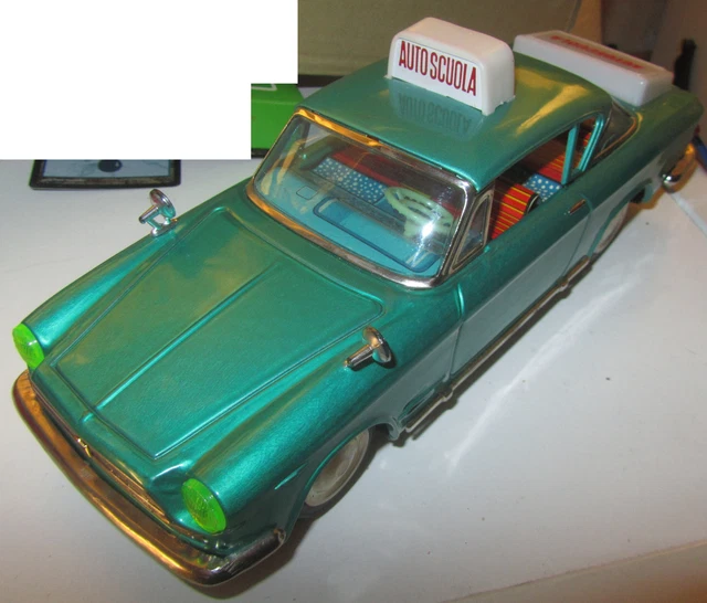 Fiat 2300s Autoscuola Ichiko made i Japan Vintage Tin Toy Latta Battery Operated