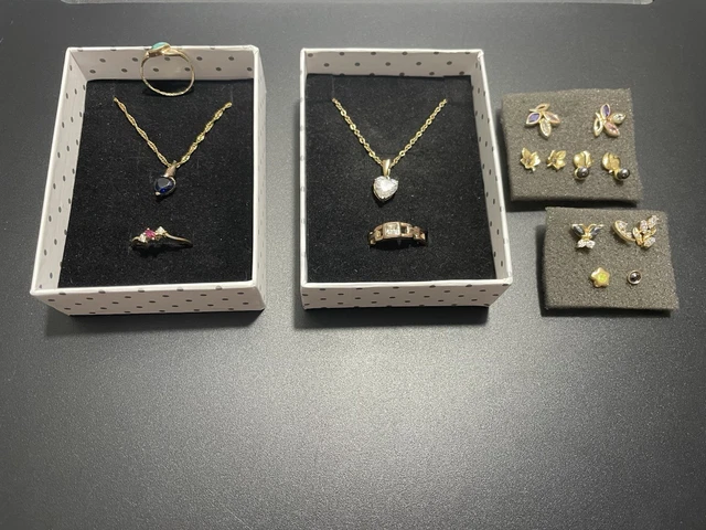 Lot De Bijoux Fantaisie - Colliers, Bagues, Boucles D'oreilles - Occasion - En Acier Inoxydable Et Zircon/acrylique