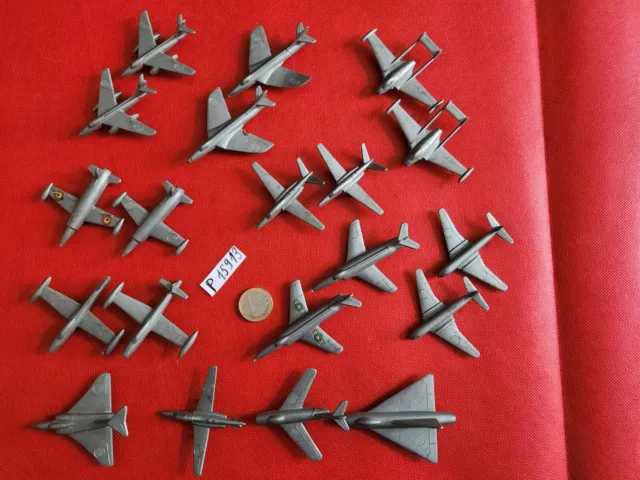 67) gros Lot  de 20 RARES avions miniatures en plastique  publicitaire vintage ?